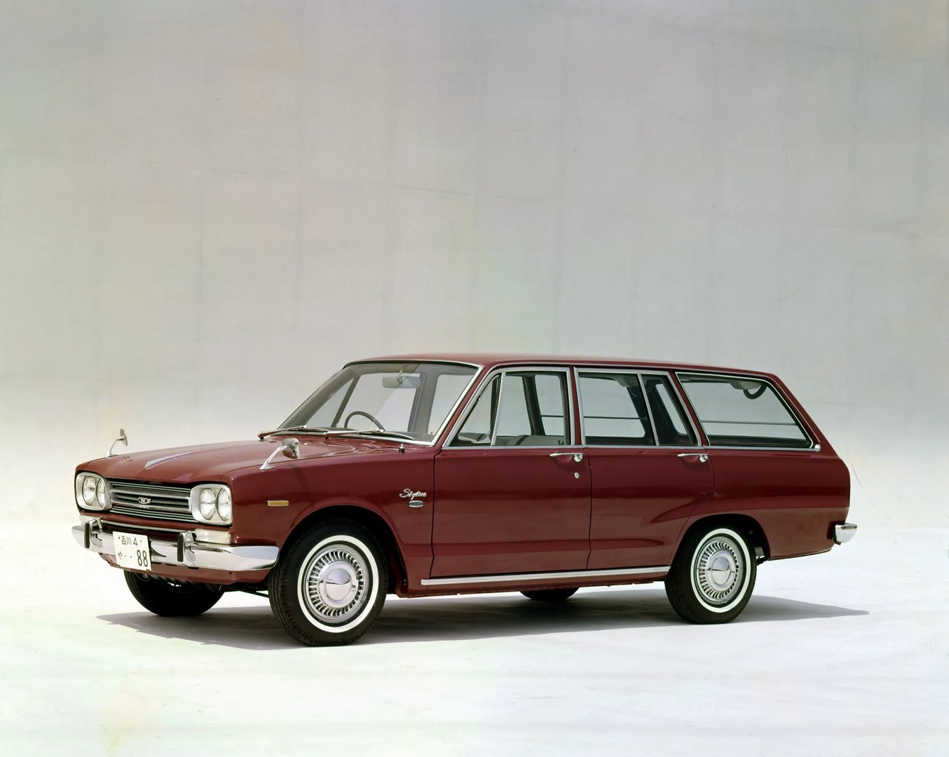 Nissan_Skyline_3_generation__Estate_5-door__7.jpg