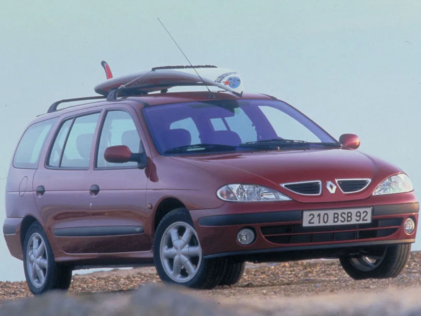 Renault_Megane_1_generation_restyling__Estate_5-door__3.jpg