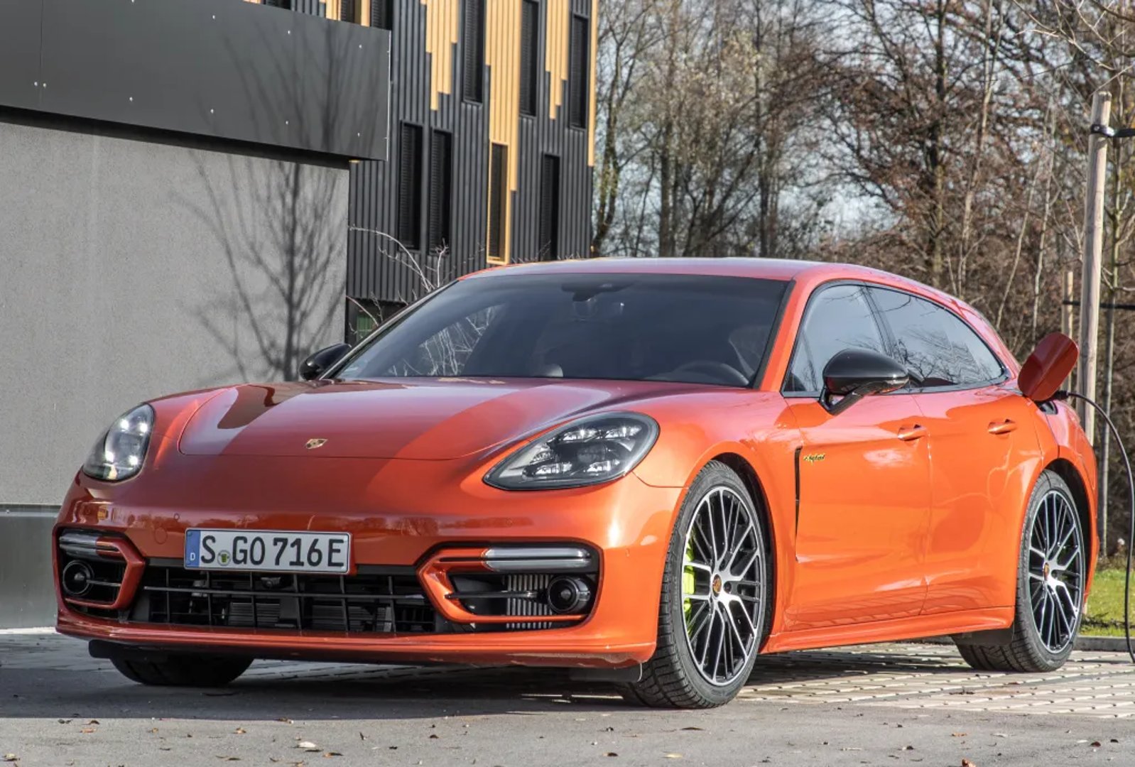 Porsche_Panamera_2_generation_restyling__Estate_5-door__4.jpg