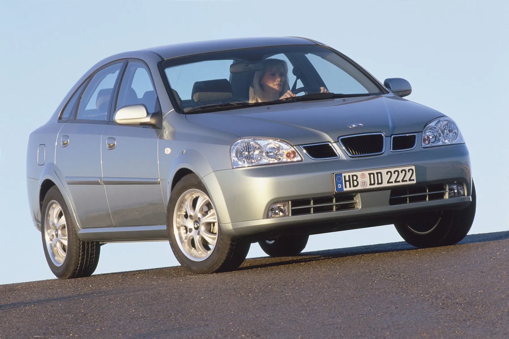 Daewoo_Nubira_3_generation__Sedan__2.jpg
