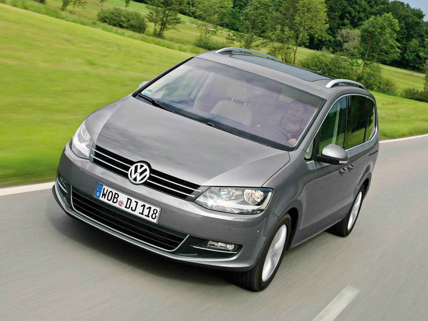 Volkswagen_Sharan_2_generation__Minivan__12.jpg