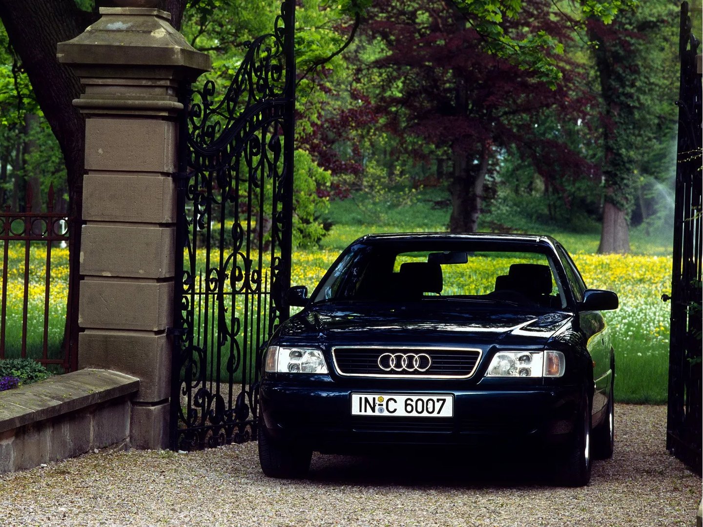 Audi_A6_1_generation__Sedan__5.jpg