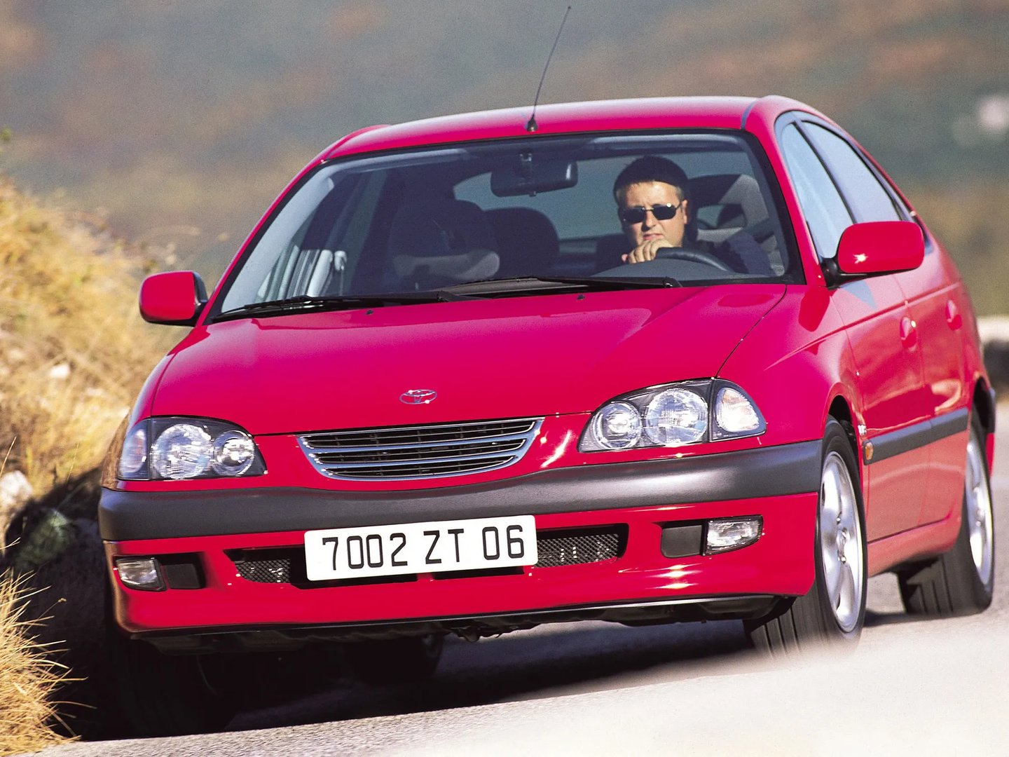 Toyota_Avensis_1_generation__Hatchback_5-door__3.jpg