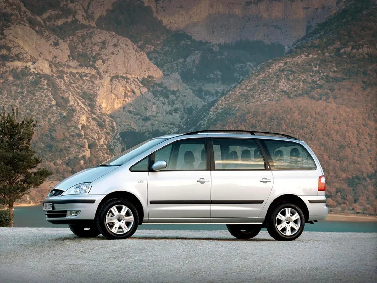 Ford_Galaxy_1_generation_restyling__Minivan__10.jpg