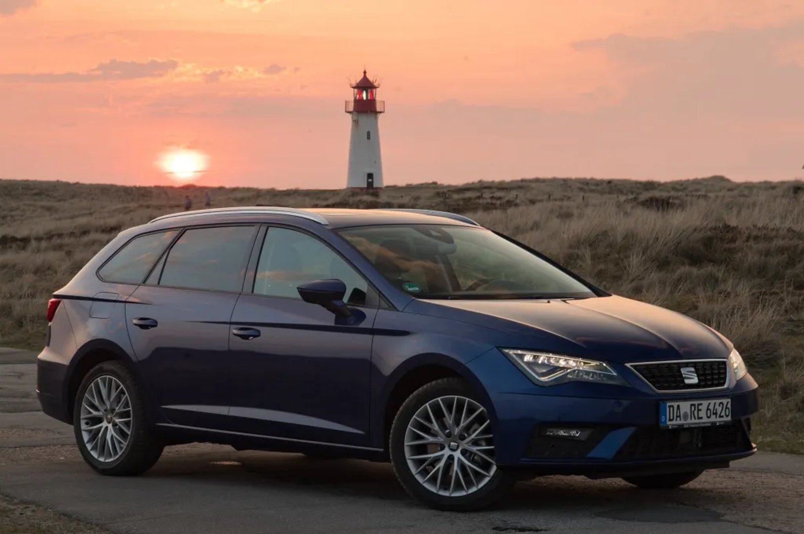 SEAT_Leon_3_generation_restyling__Estate_5-door__2.jpg