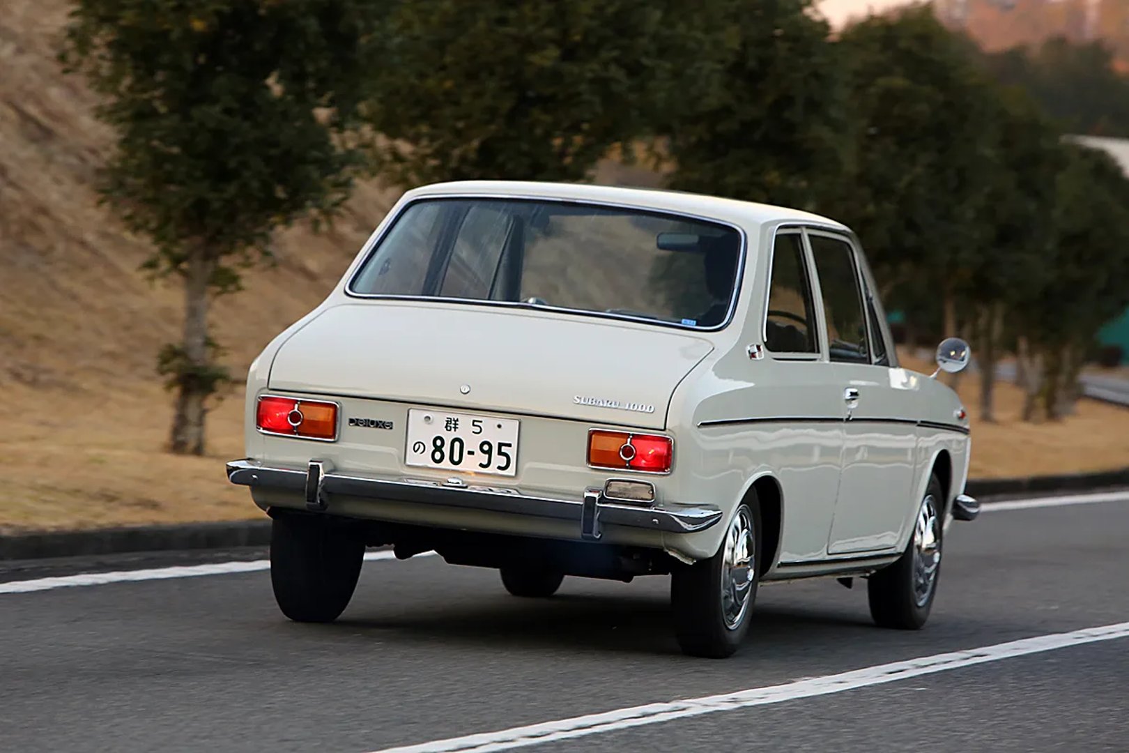 Subaru_1000_1_generation__Sedan_2-doors__2.jpg