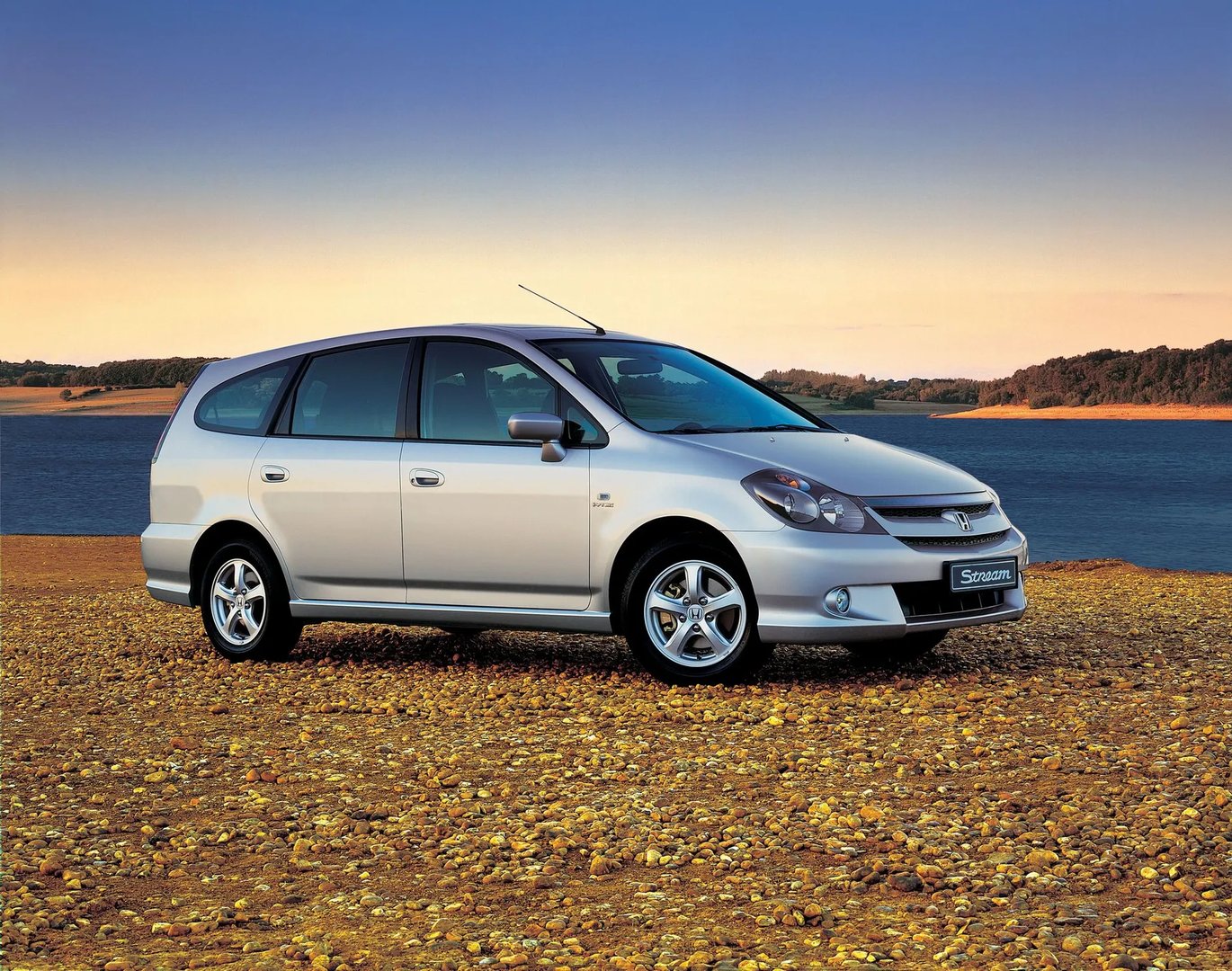 Honda_Stream_1_generation_restyling__Compact_Van__1.jpg