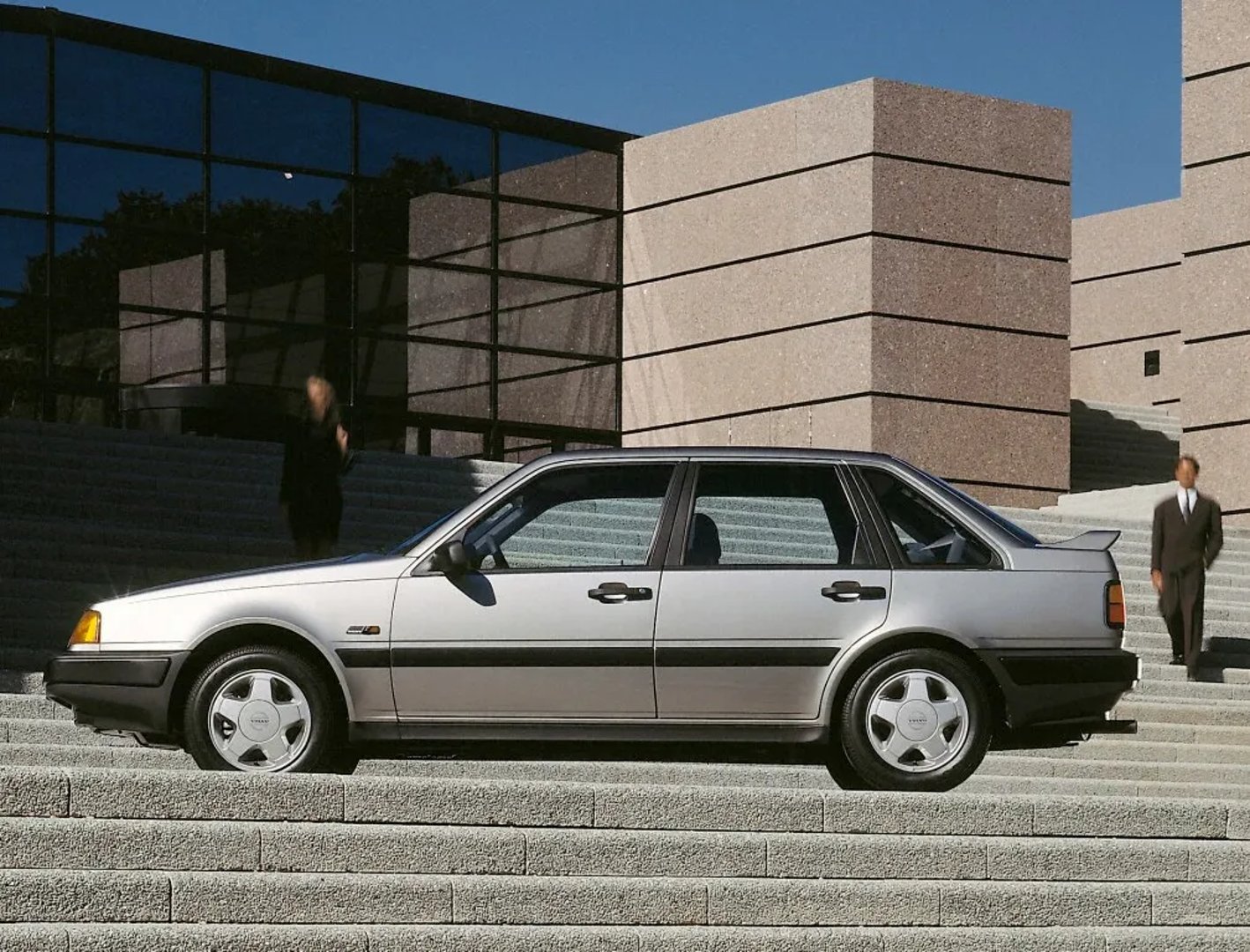 Volvo_440_1_generation__Hatchback_5-door__9.jpg