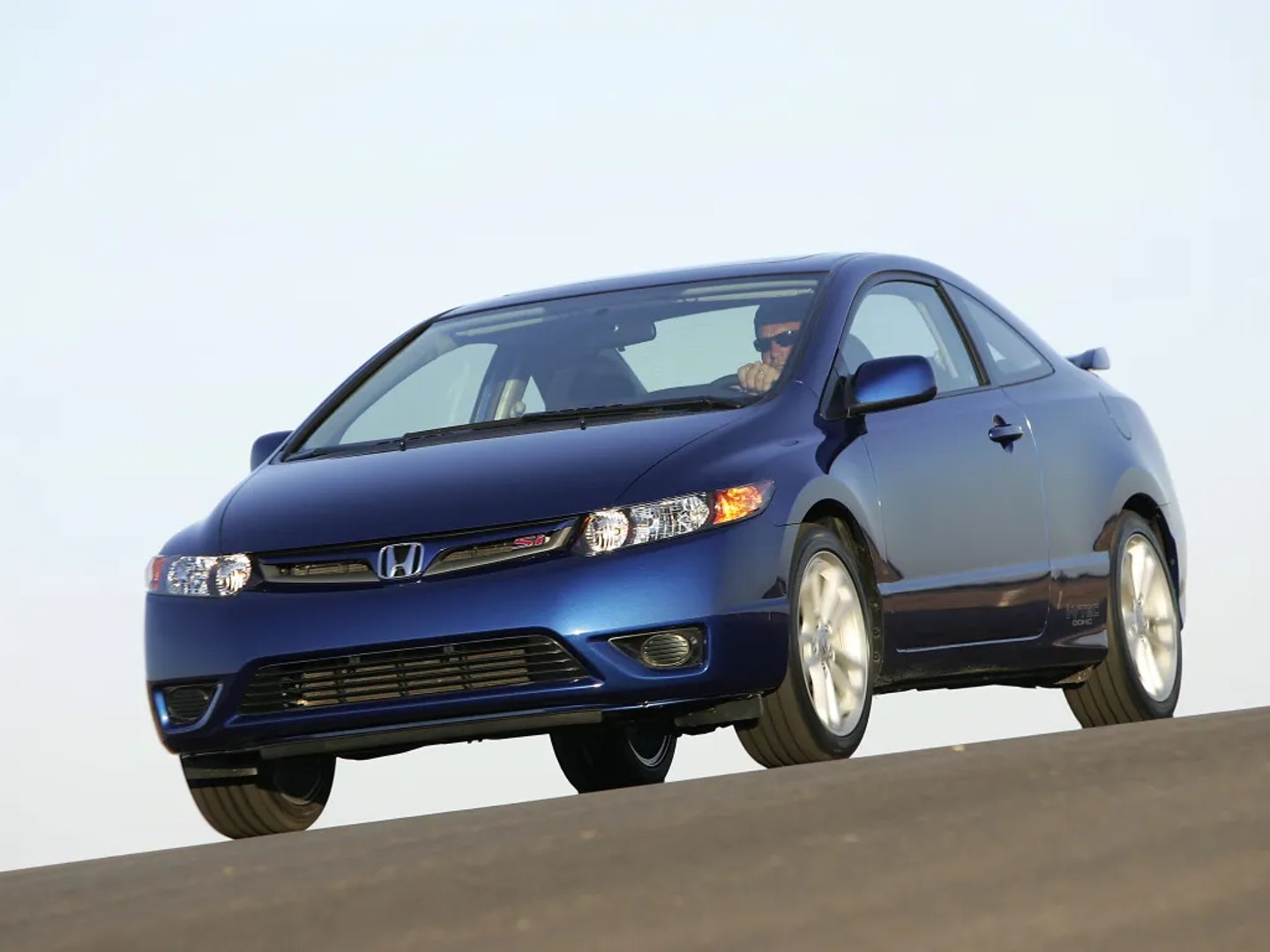 Honda_Civic_8_generation__Coupe__9.jpg