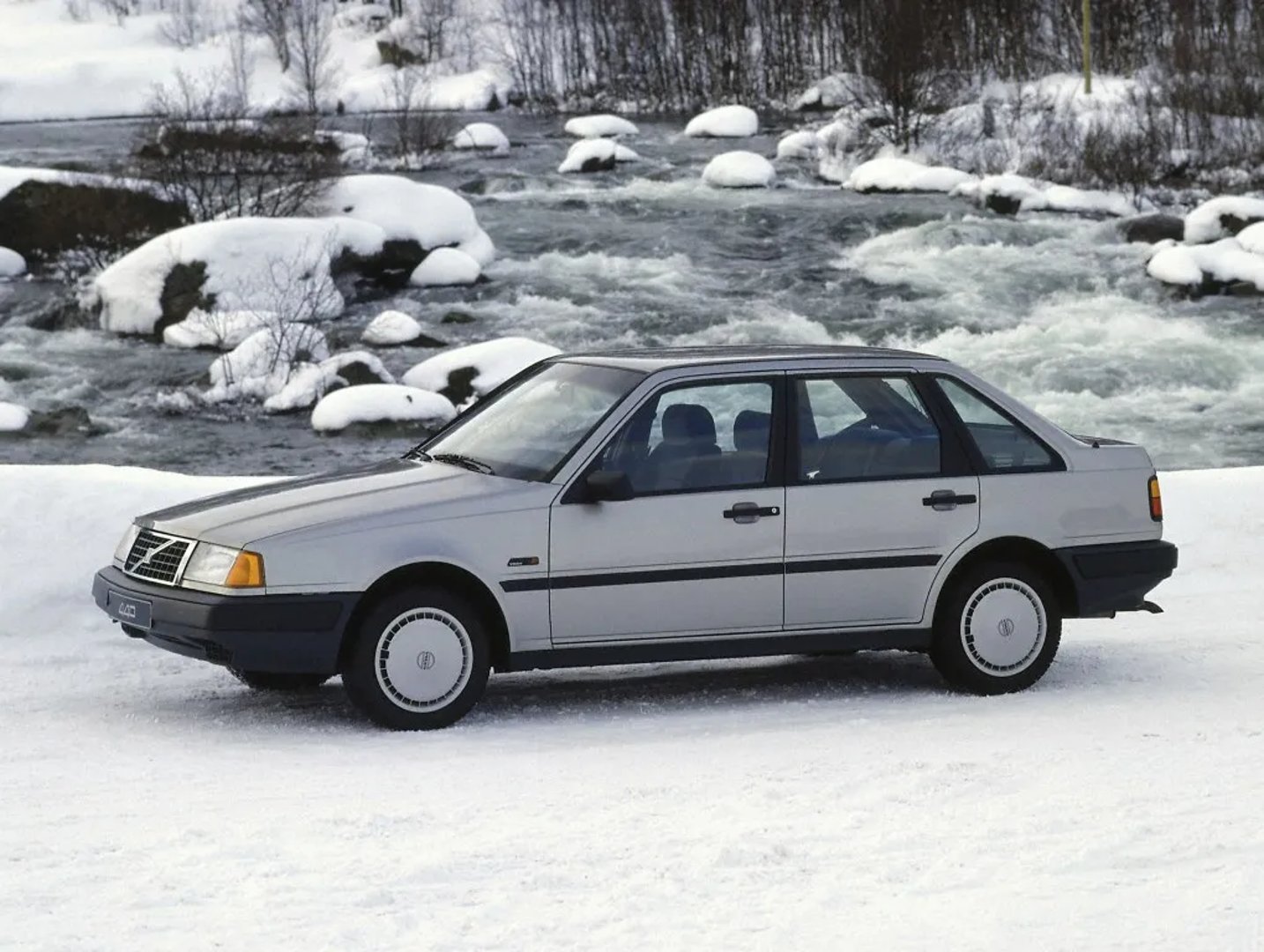 Volvo_440_1_generation__Hatchback_5-door__7.jpg