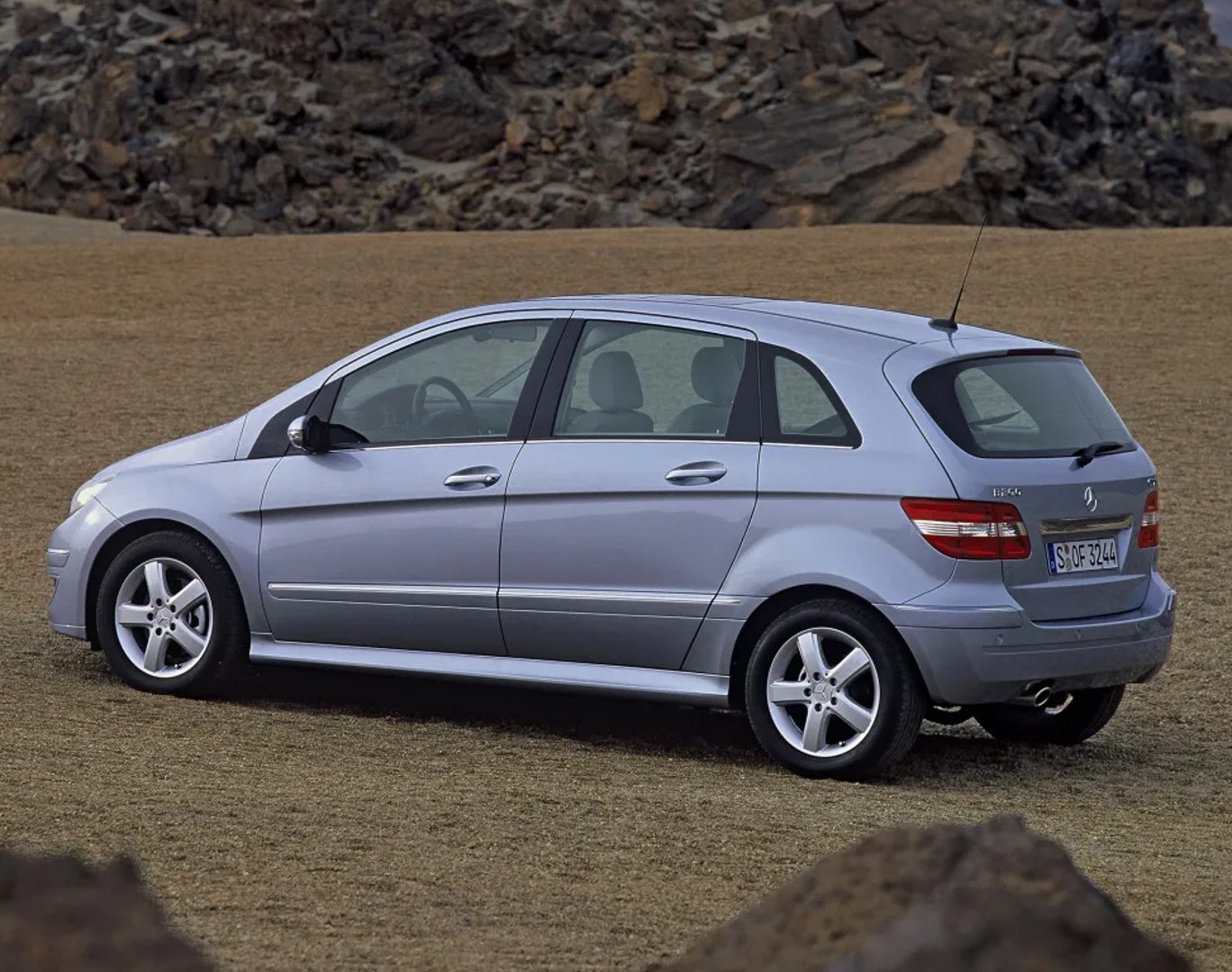 Mercedes_B-Class_1_generation__Hatchback_5-door__12.jpg