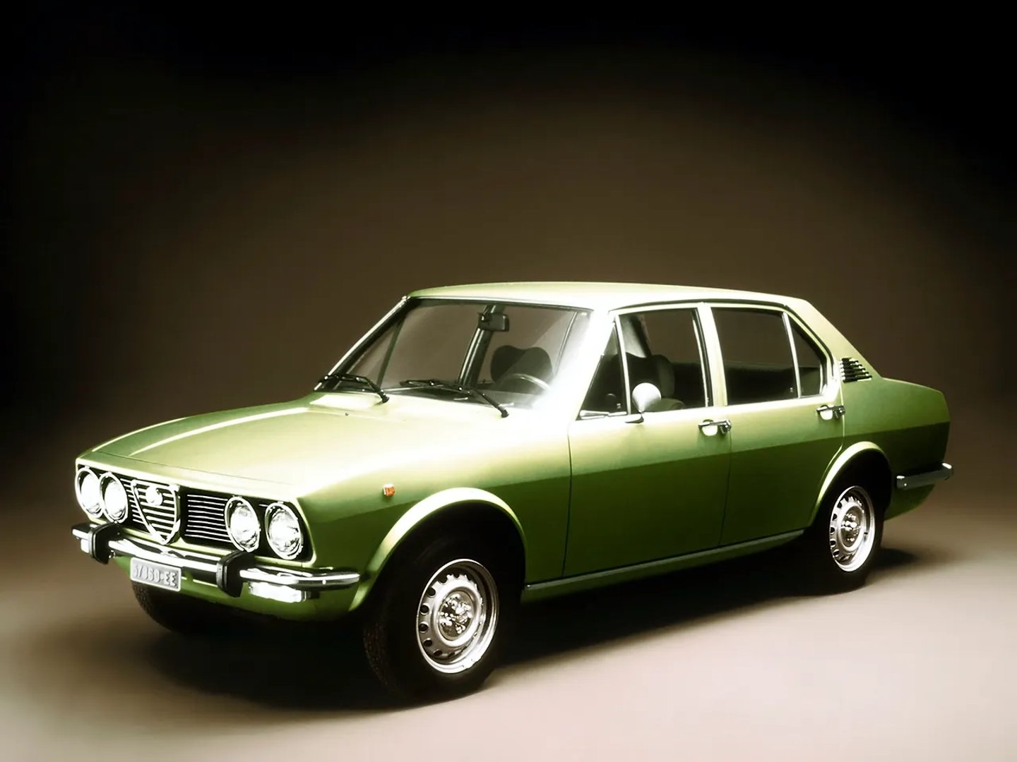 Alfa Romeo_Alfetta_1_generation__Sedan__13.jpg