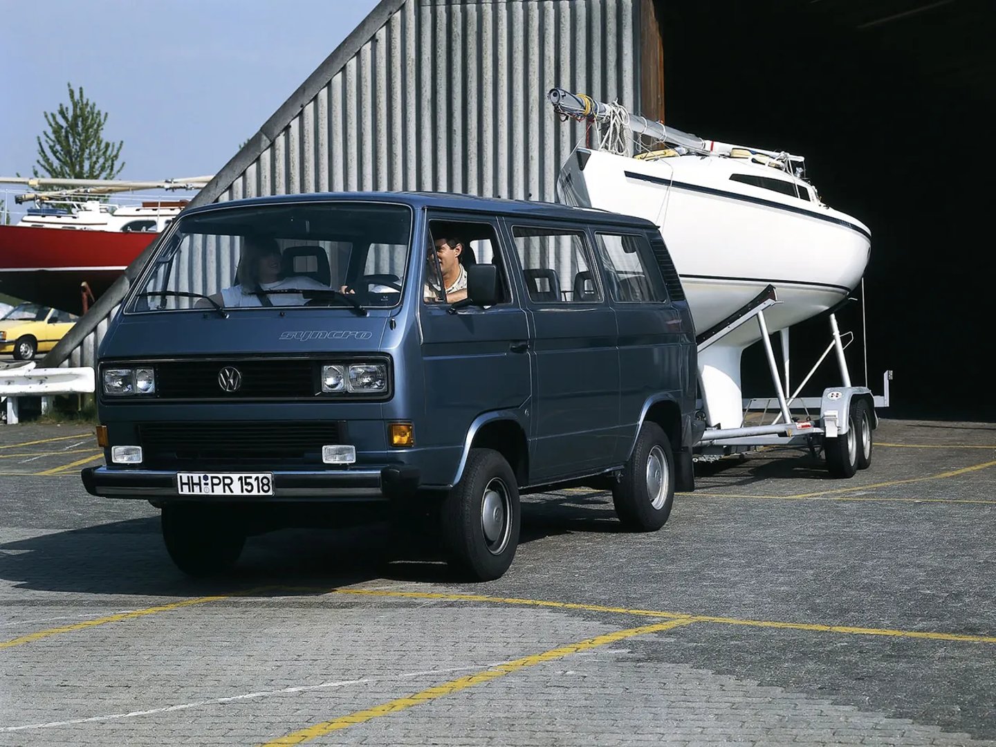 Volkswagen_Caravelle_3_generation__Minivan__4.jpg