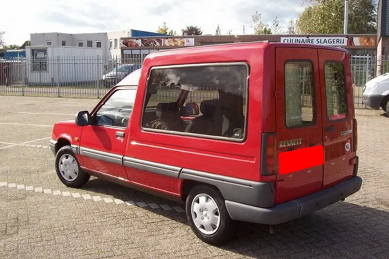 Renault_Express_1_generation_restyling_2__Minivan__1.jpg
