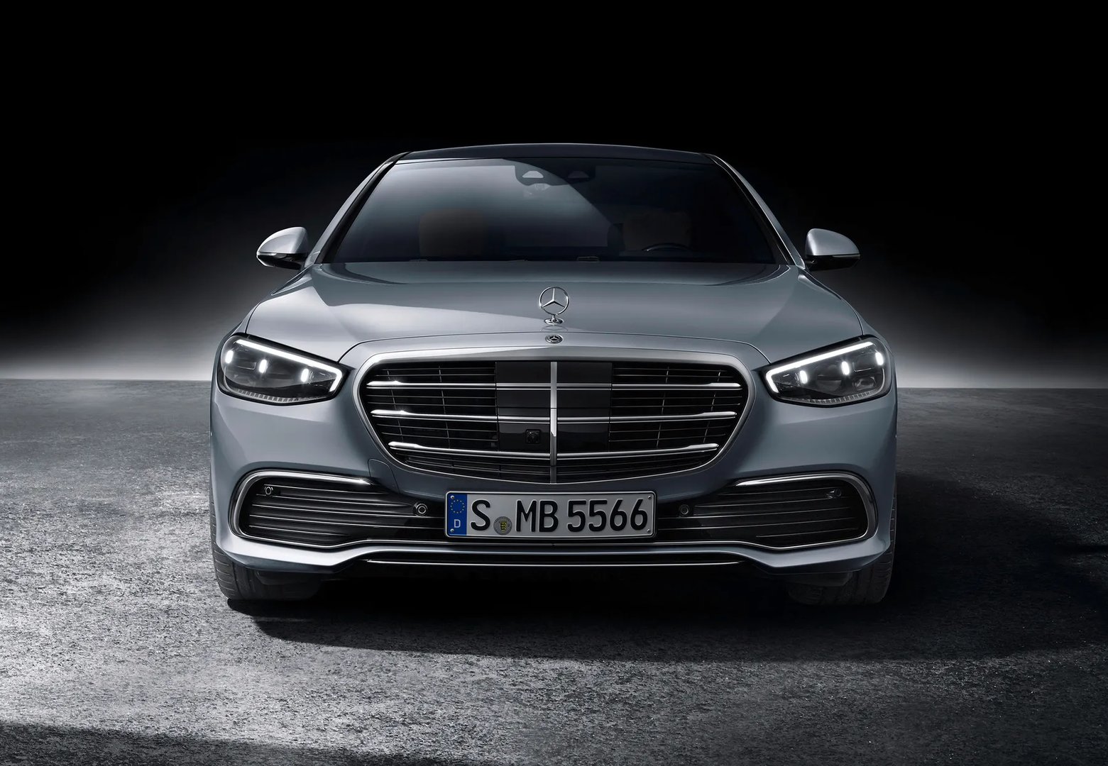 Mercedes_S-Class_7_generation__Sedan__12.jpg