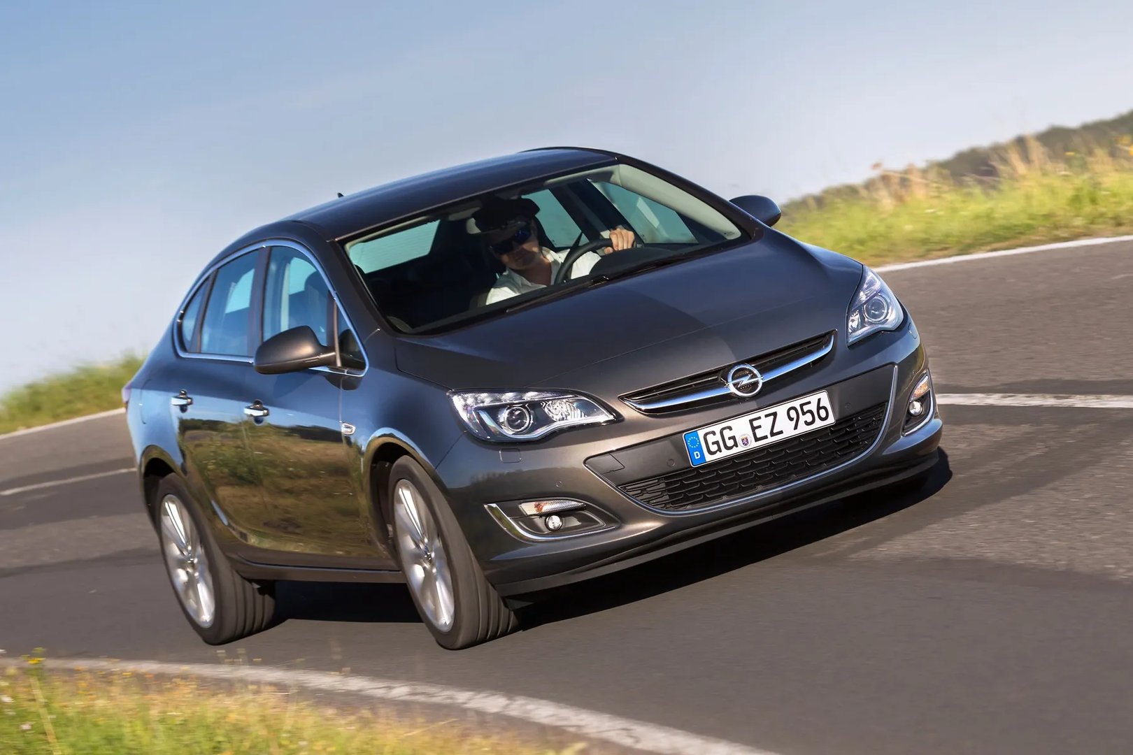 Opel_Astra_4_generation_restyling__Sedan__4.jpg