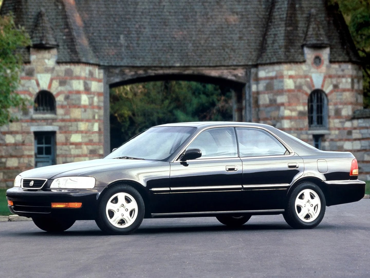 Acura_TL_1_generation__Sedan__2.jpg