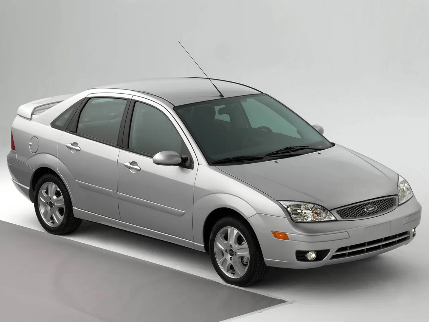 Ford_Focus_(North_America)_1_generation_restyling__Sedan__1.jpg