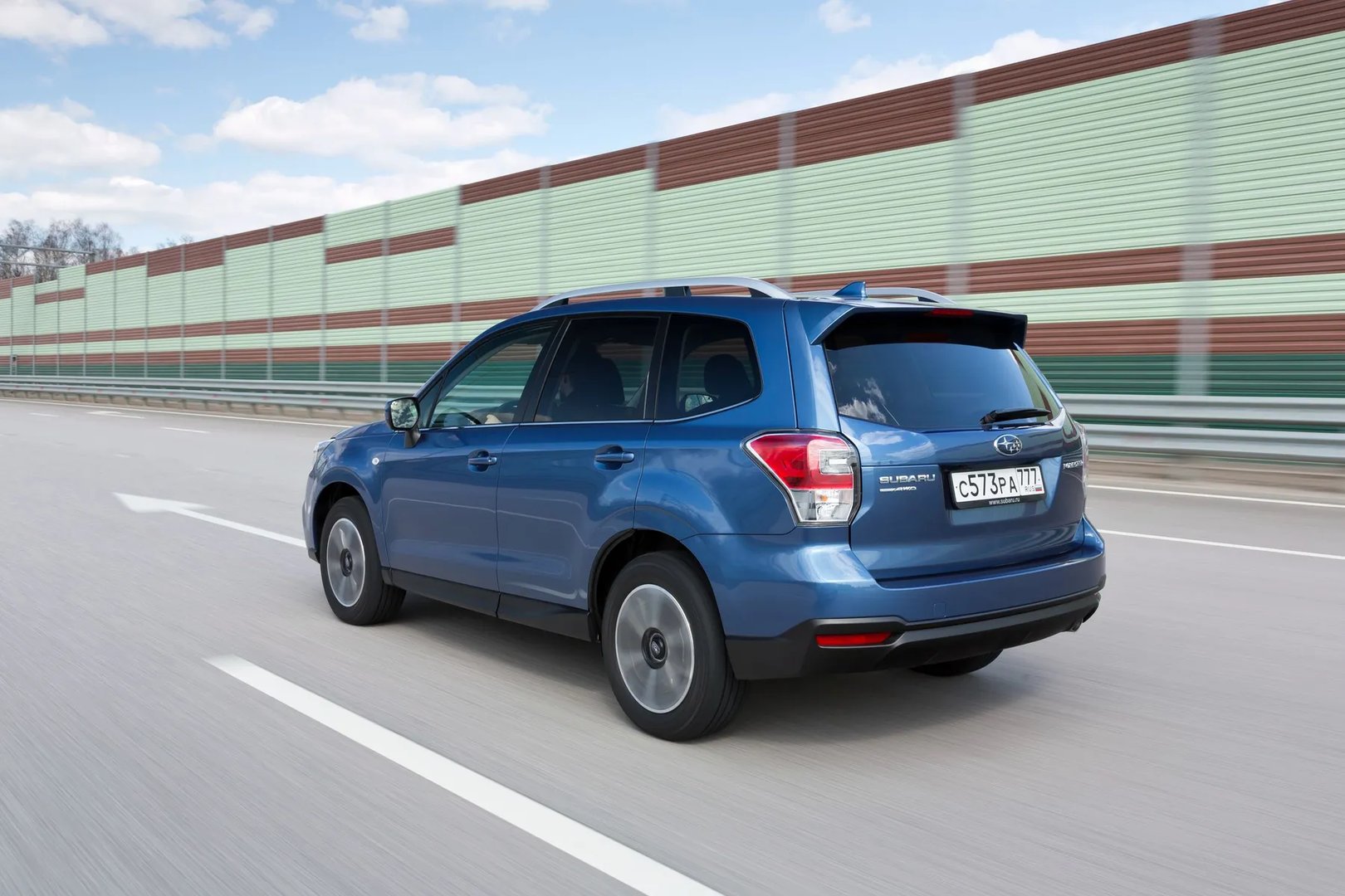 Subaru_Forester_4_generation_restyling_2__SUV_5-doors__5.jpg