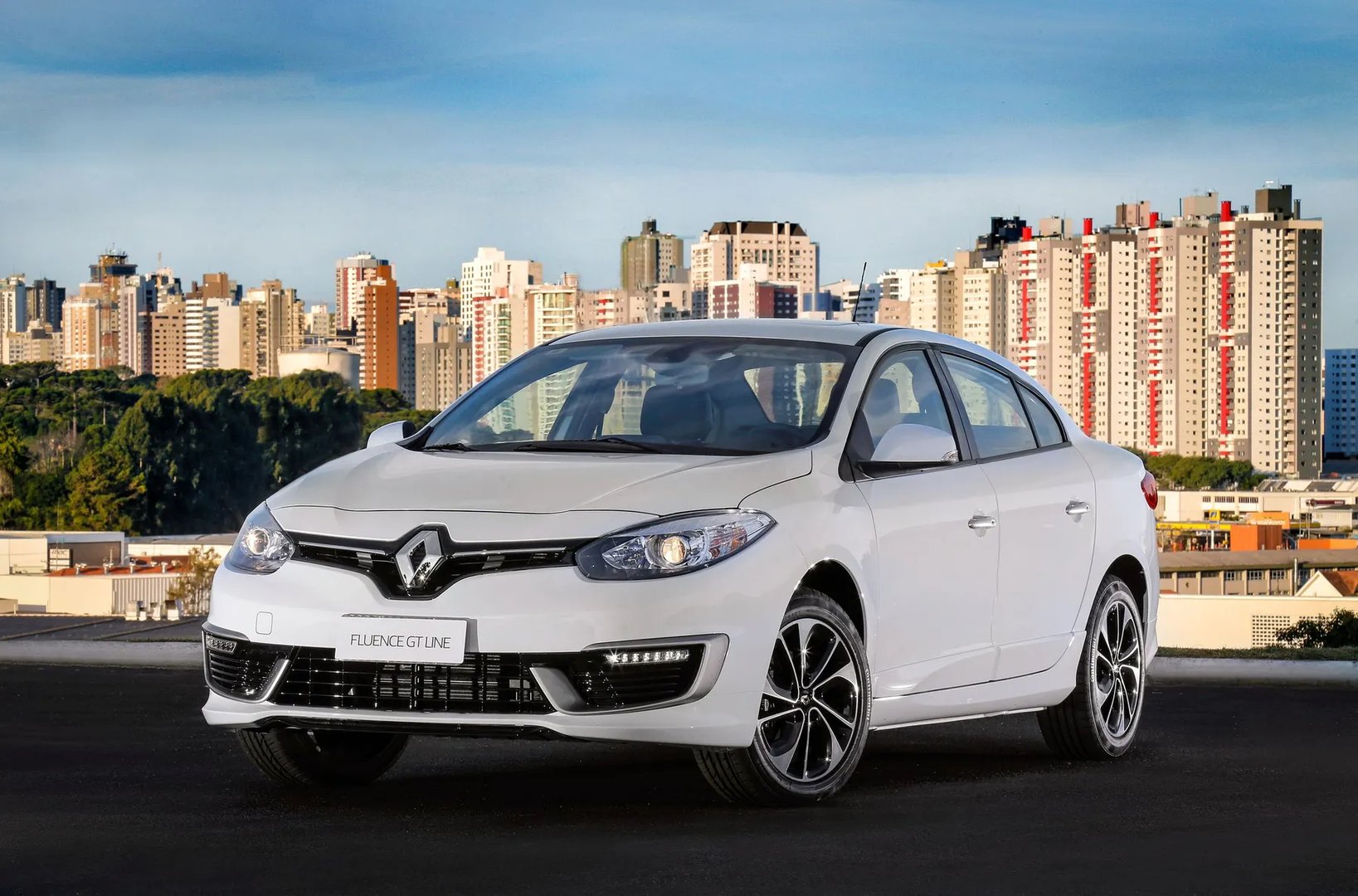 Renault_Fluence_1_generation_restyling__Sedan__9.jpg
