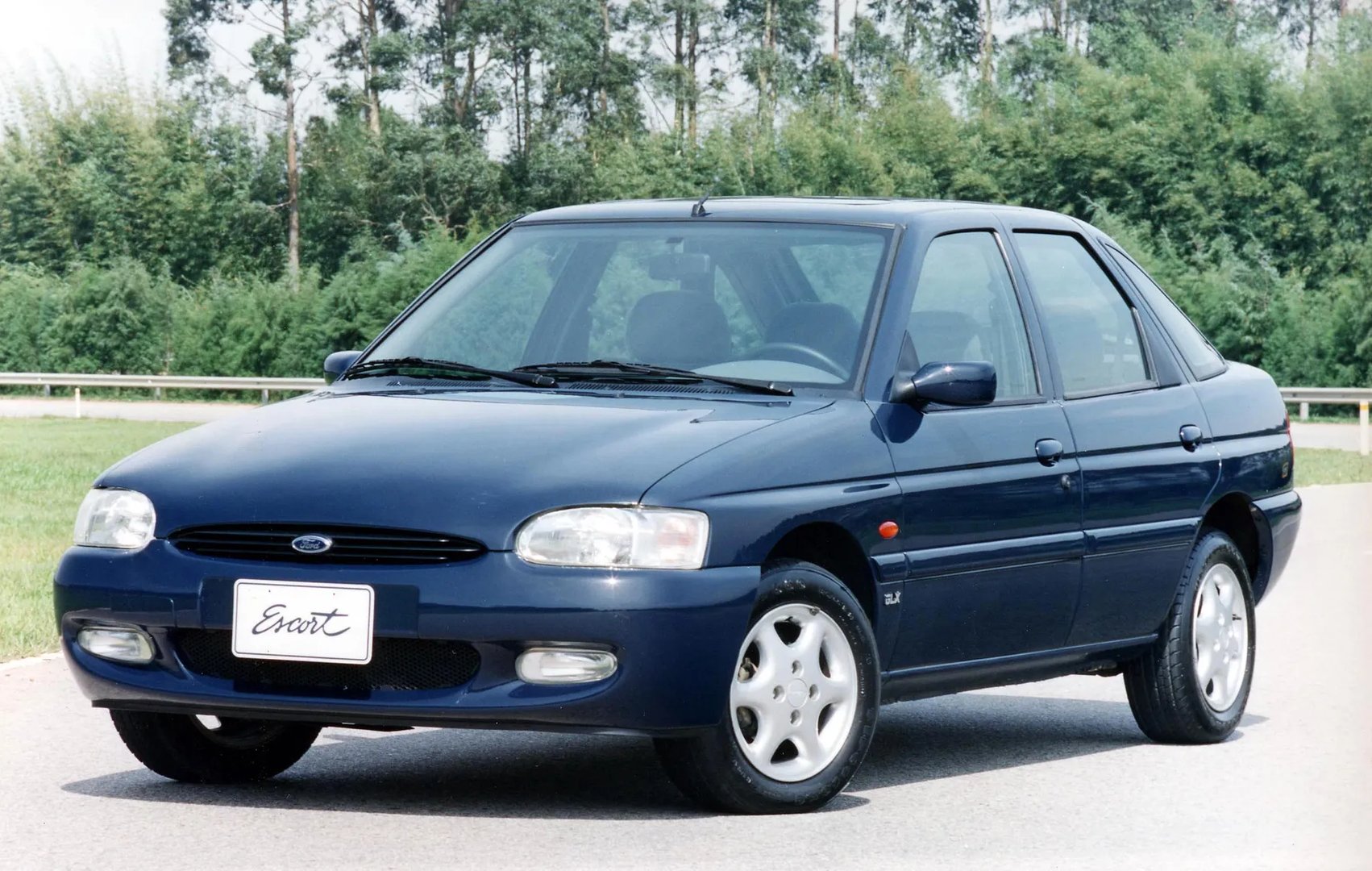 Ford_Escort_5_generation_restyling_2__Hatchback_5-door__4.jpg