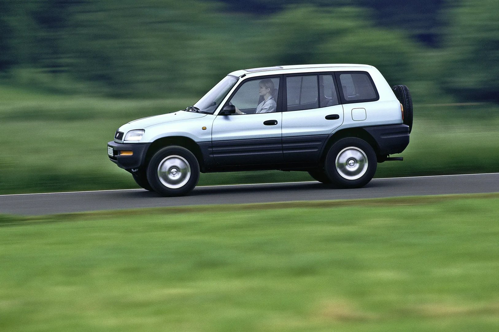 Toyota_RAV4_1_generation__SUV_5-doors__12.jpg