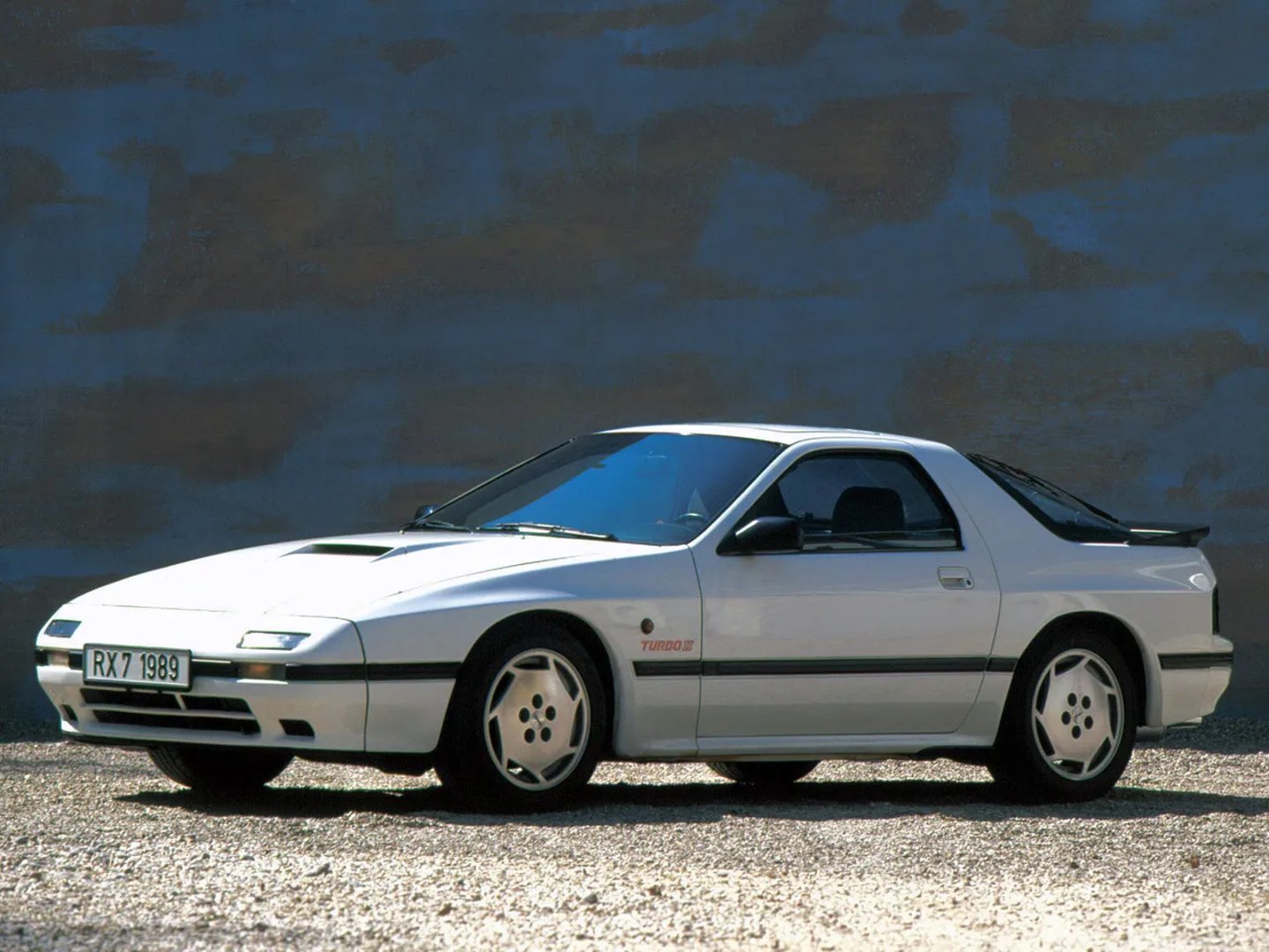 Mazda_RX-7_2_generation__Coupe__8.jpg