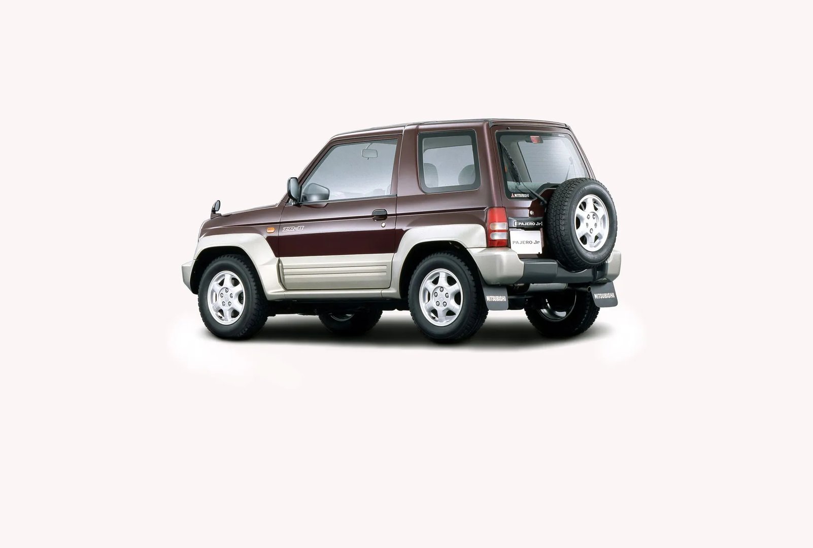 Mitsubishi_Pajero_Junior_1_generation__SUV_3-doors__1.jpg