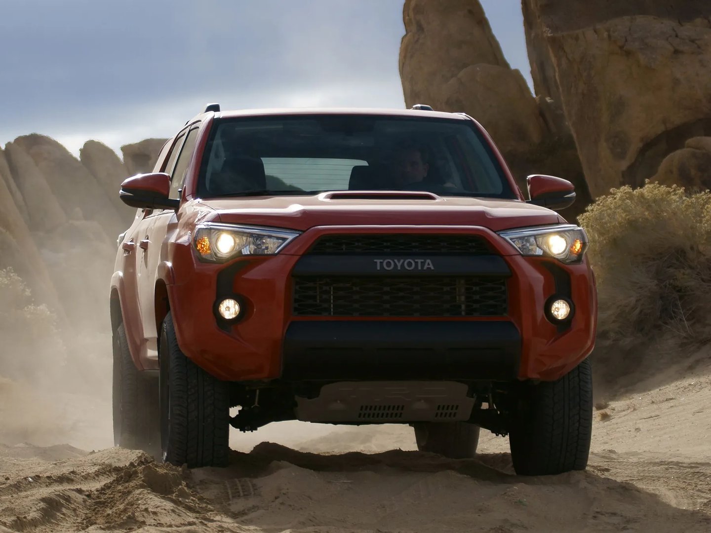 Toyota_4Runner_5_generation_restyling__SUV_5-doors__5.jpg