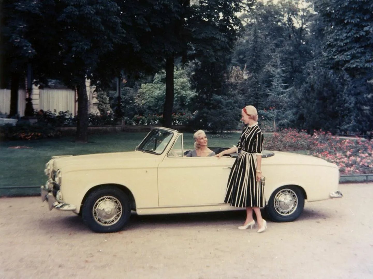 Peugeot_403_1_generation__Cabrio__1.jpg
