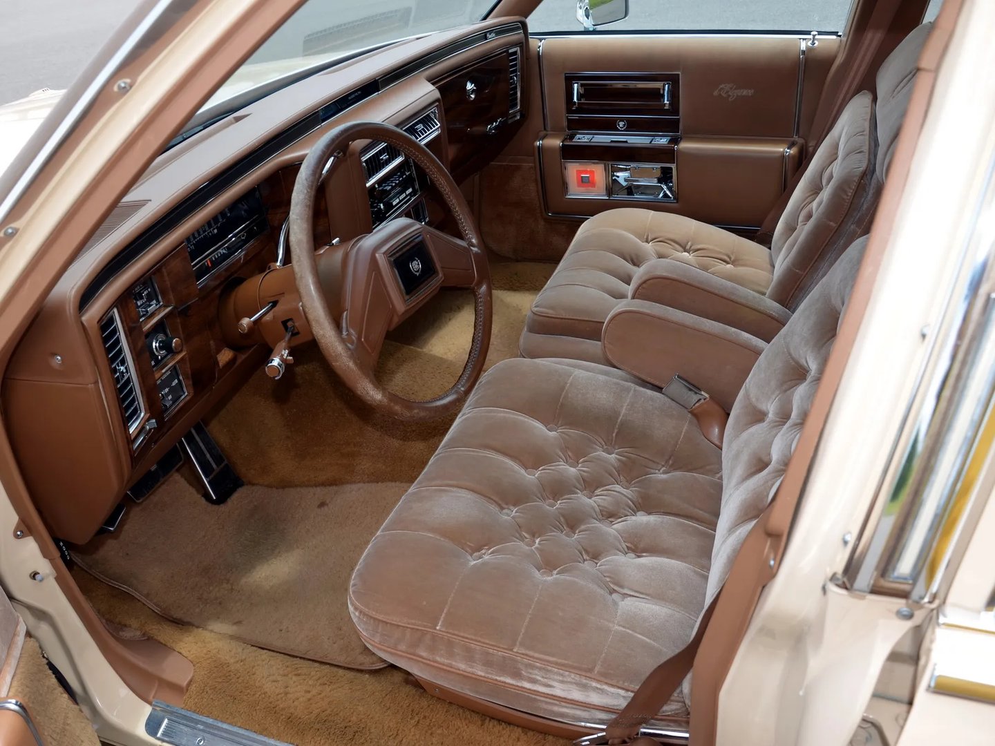 Cadillac_Brougham_1_generation__Sedan__12.jpg