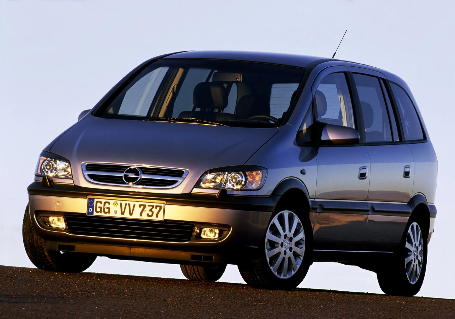 Opel_Zafira_1_generation_restyling__Compact_Van__2.jpg