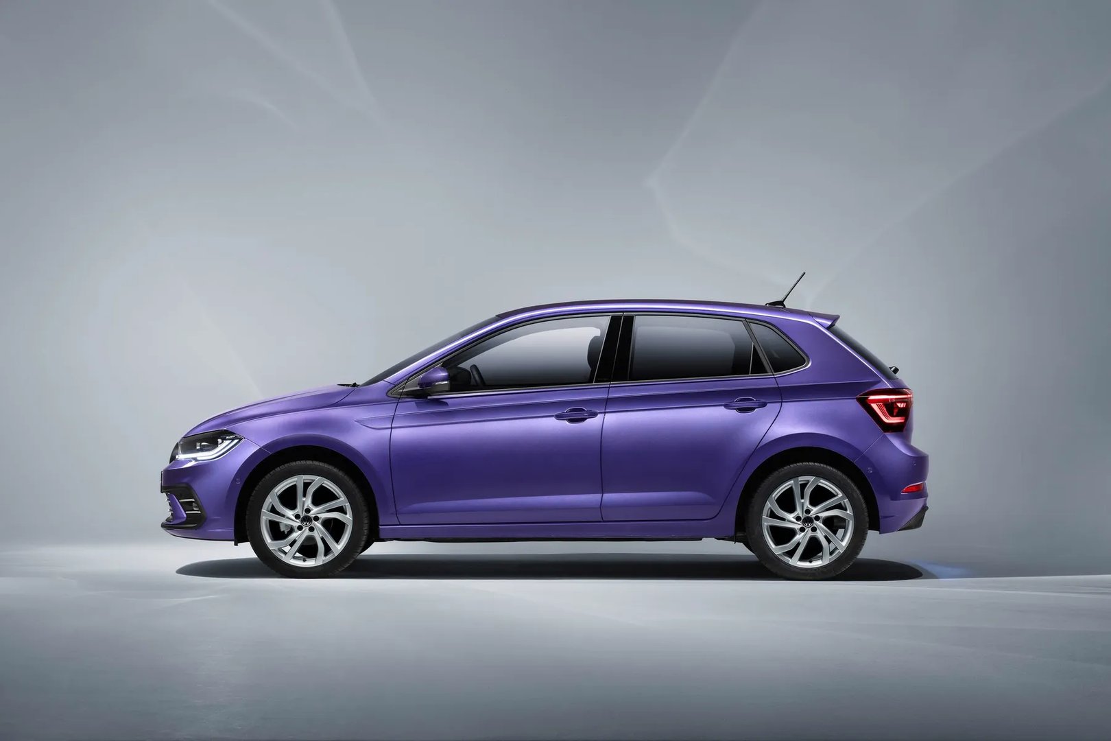 Volkswagen_Polo_6_generation_restyling__Mini_5-doors__6.jpg