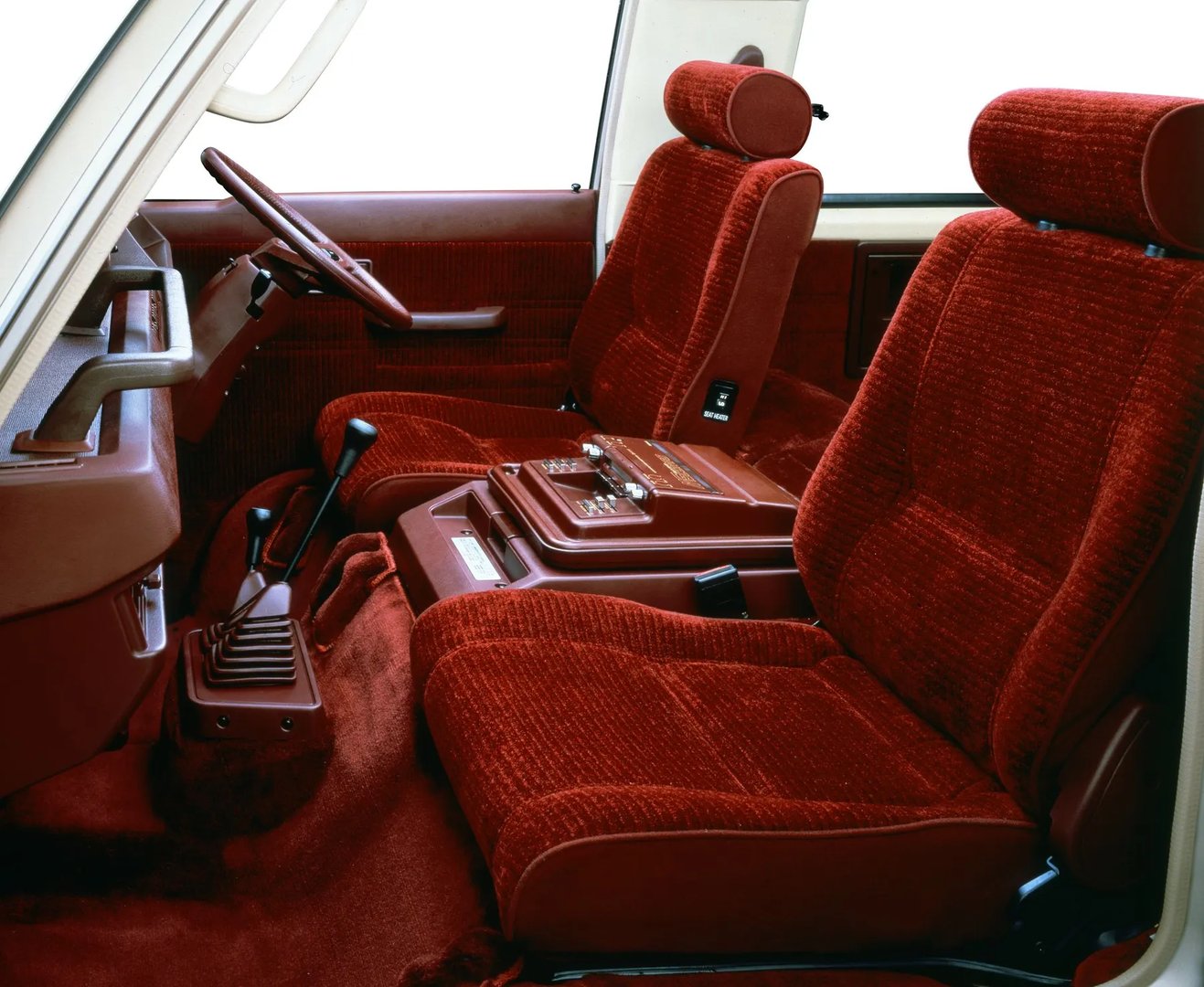 Mitsubishi_Delica_2_generation__Minivan__9.jpg