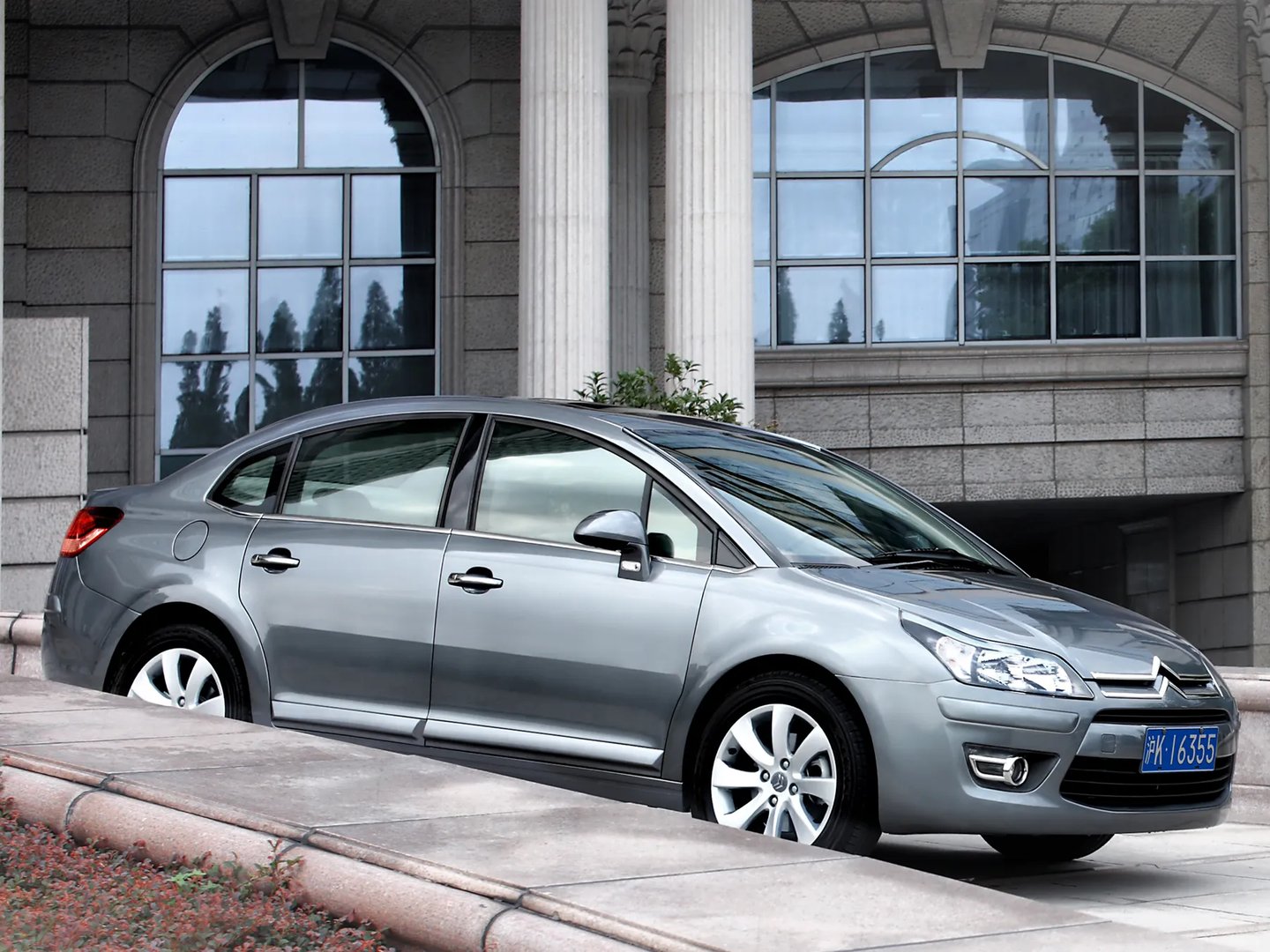 Citroen_C-Quatre_1_generation__Sedan__7.jpg