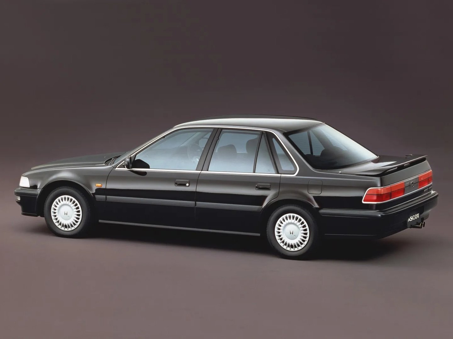 Honda_Ascot_1_generation__Sedan__9.jpg