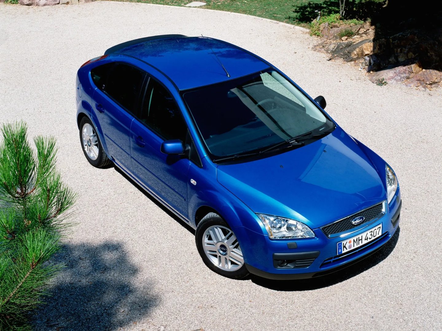 Ford_Focus_2_generation__Hatchback_5-door__4.jpg