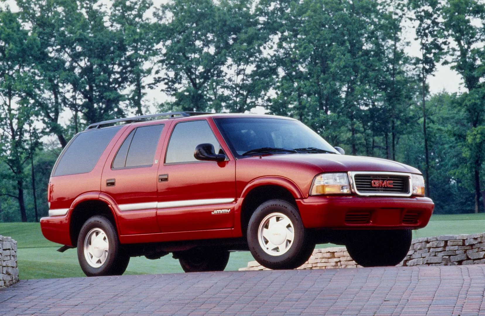 GMC_Jimmy_1_generation__SUV_5-doors__1.jpg