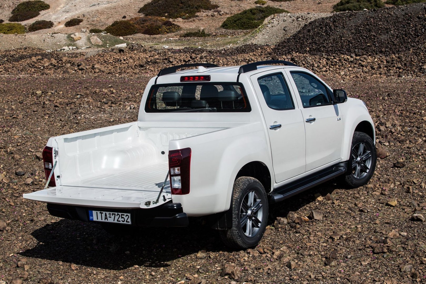 isuzu_D-Max_2_generation_restyling__Pickup_double-cab__17.jpg
