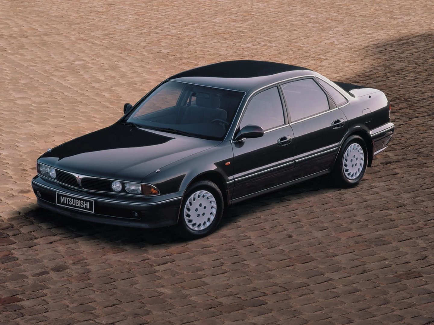 Mitsubishi_Sigma_1_generation__Sedan__4.jpg