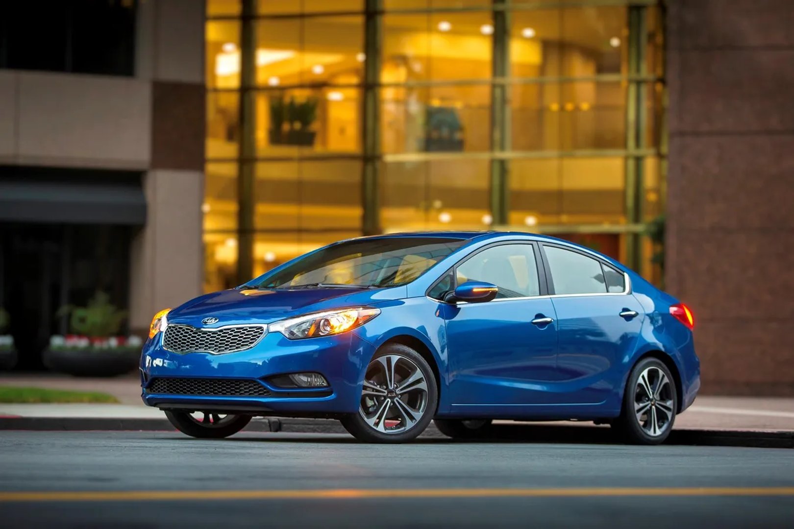 Kia_Forte_2_generation__Sedan__5.jpg