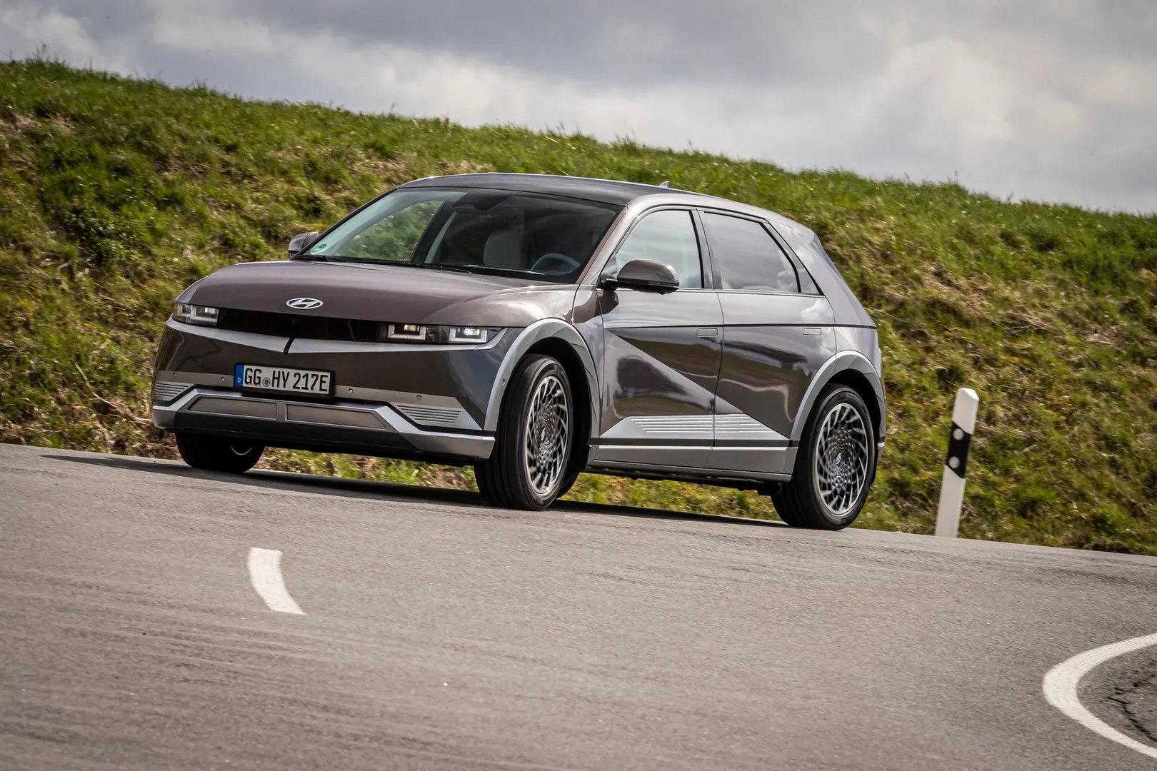 Hyundai_IONIQ_5_1_generation__Hatchback_5-door__1.jpg