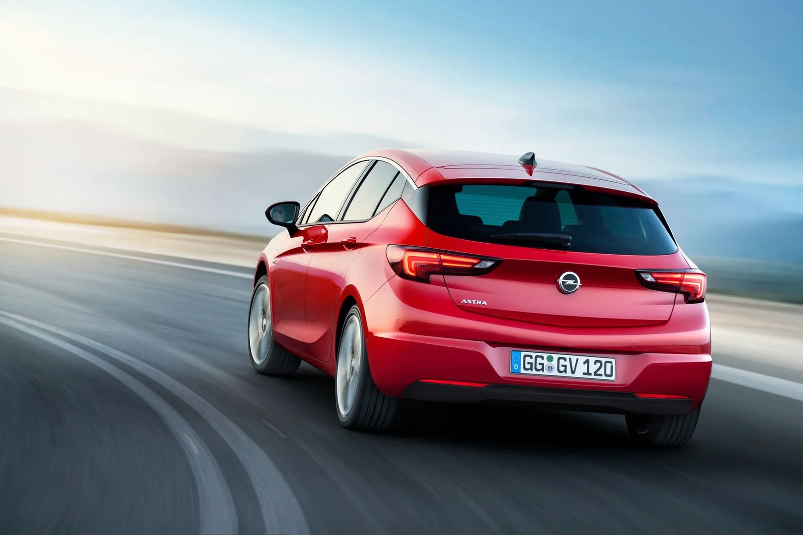 Opel_Astra_5_generation__Hatchback_5-door__4.jpg