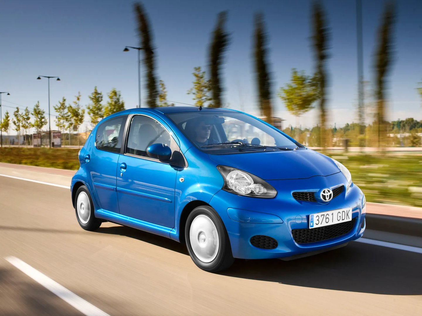Toyota_Aygo_1_generation_restyling__Mini_5-doors__2.jpg