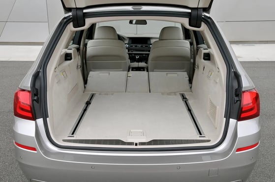 BMW_5_series_6_generation__Estate_5-door__6.jpg