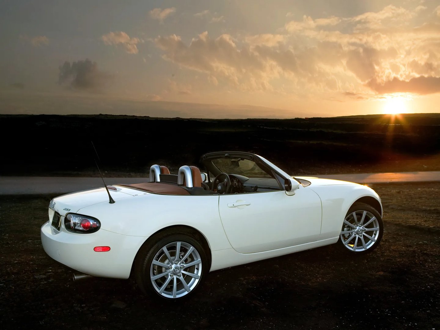 Mazda_MX-5_3_generation__Roadster__1.jpg