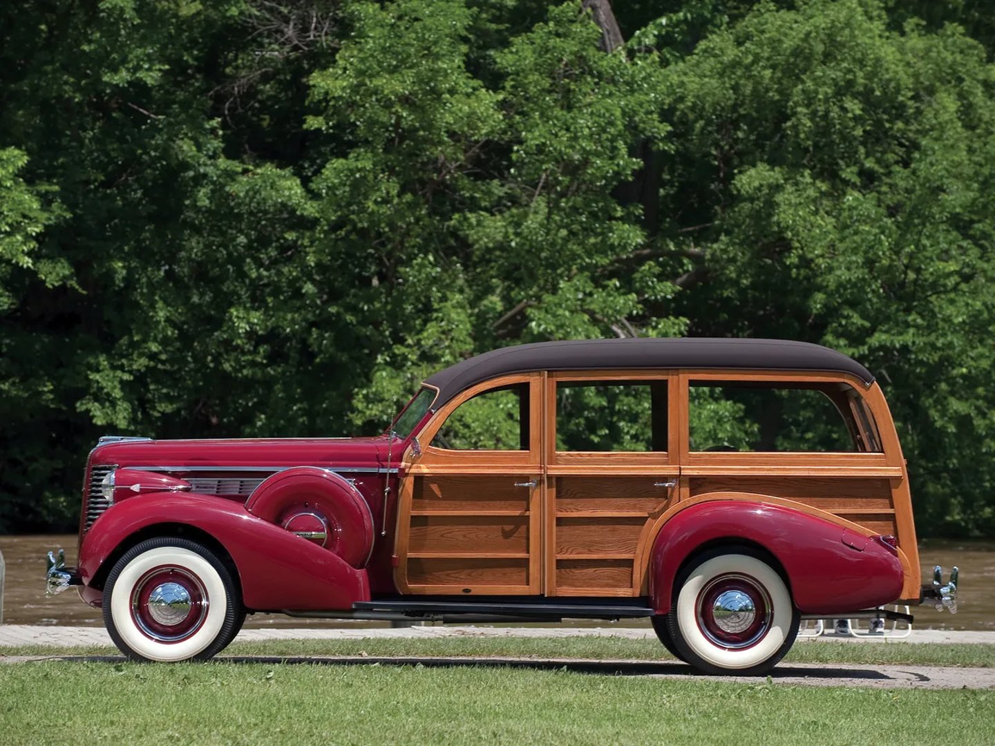 Buick_Century_1_generation__Estate_5-door__2.jpg