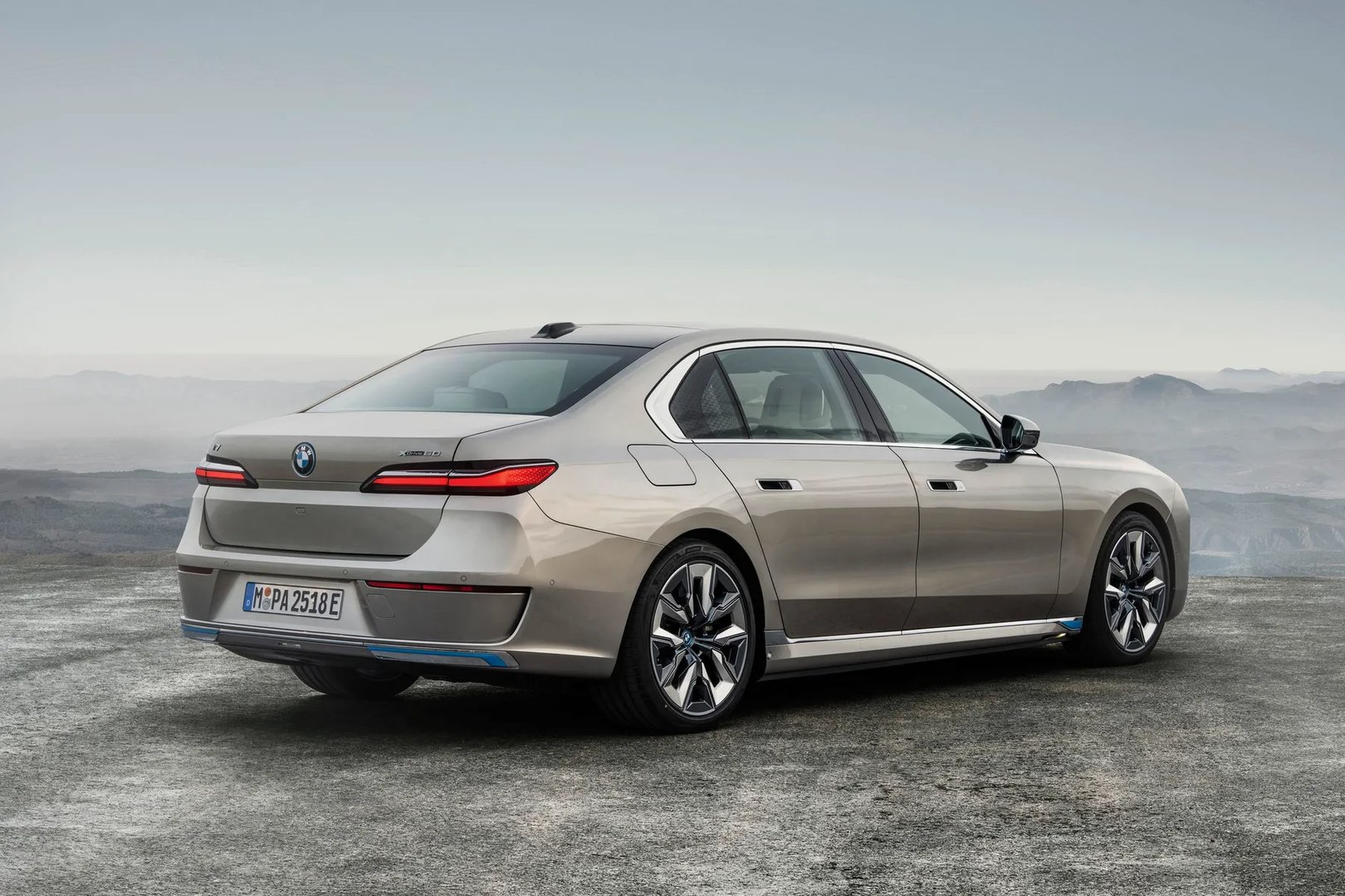 BMW_i7_1_generation__Sedan__1.jpg
