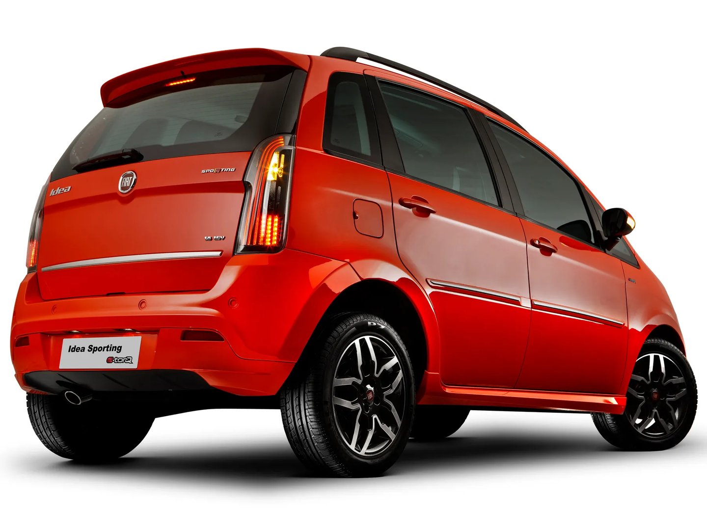 Fiat_Idea_1_generation__Mini_5-doors__2.jpg