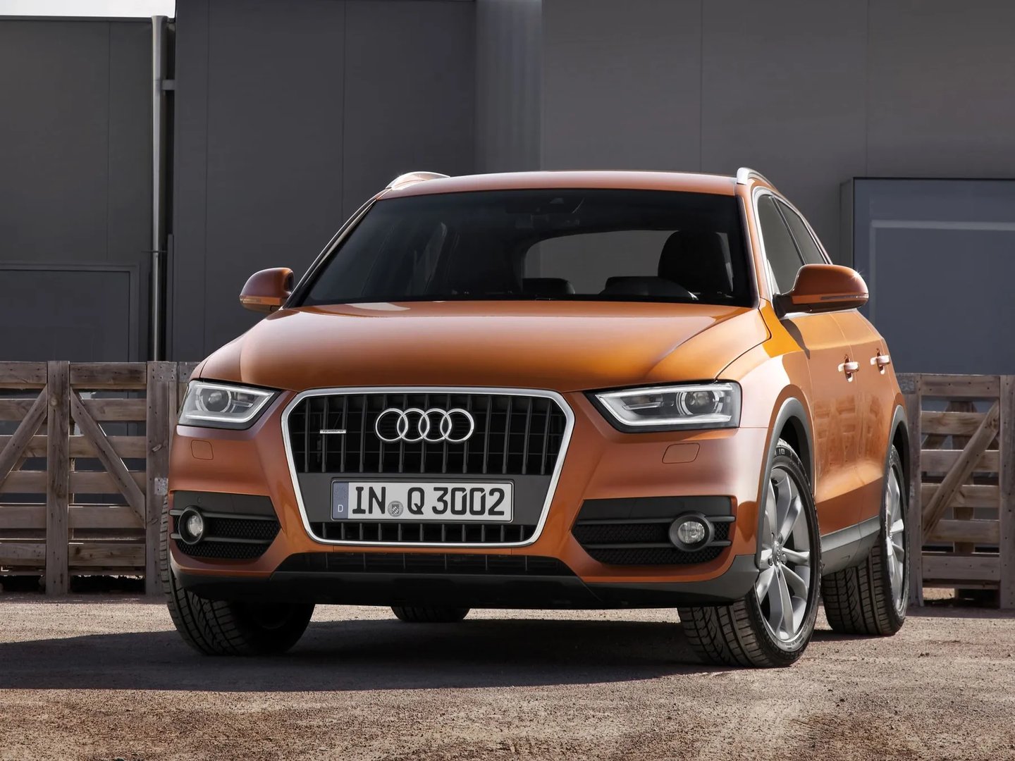 Audi_Q3_1_generation__SUV_5-doors__5.jpg
